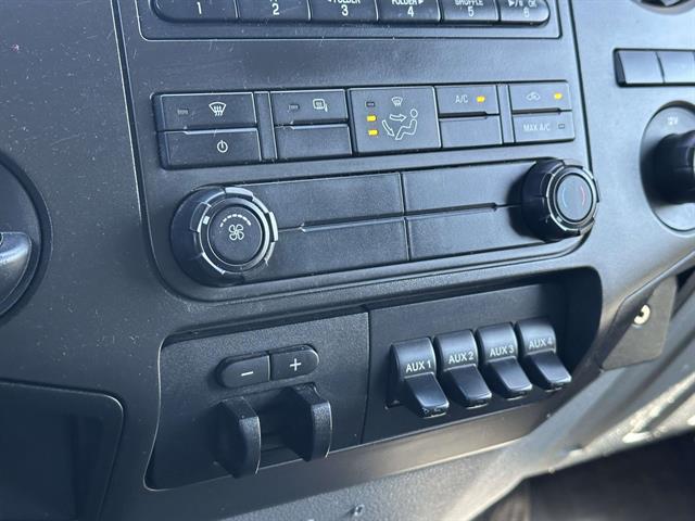2014 Ford F-550 - Photo 16