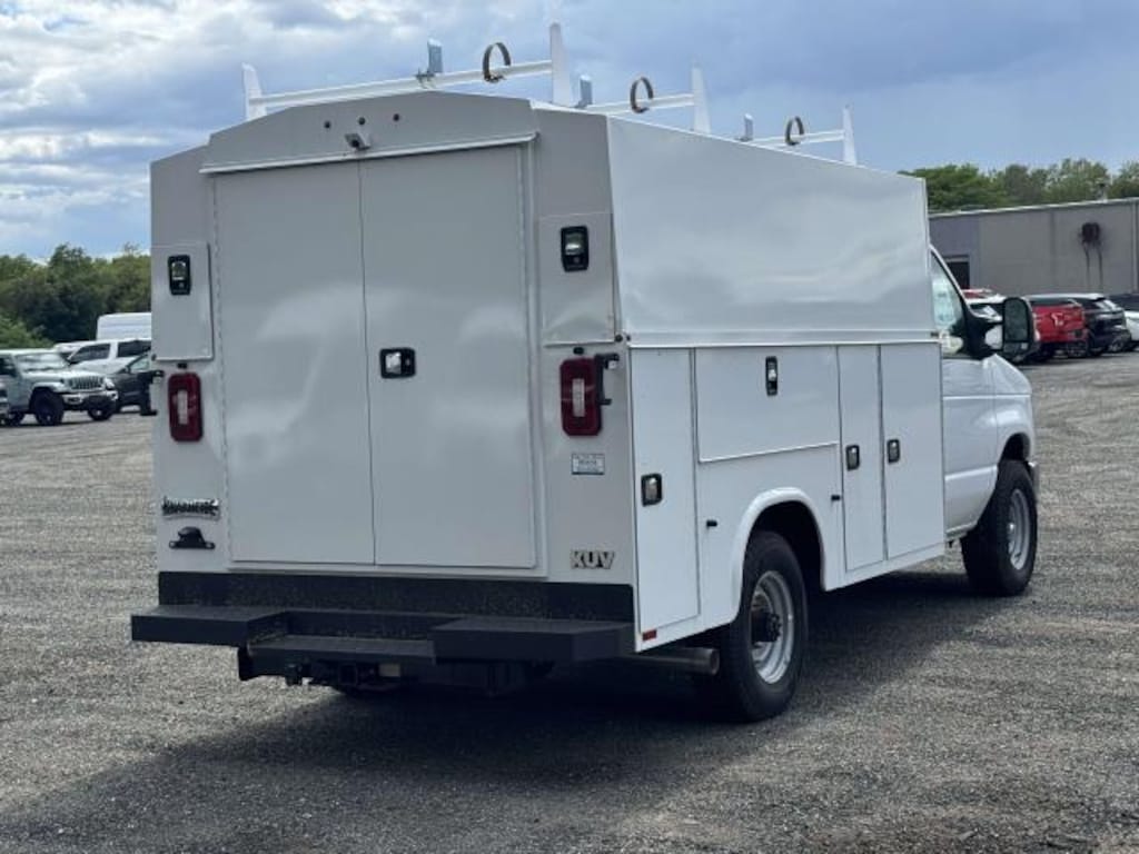 New 2026 Ford E-Series Cutaway E-350 SRW 138 WB Truck