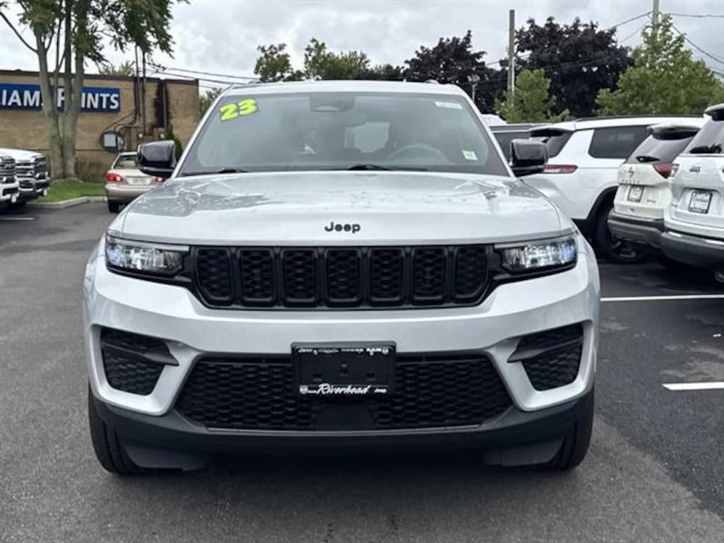 Used 2023 Jeep Grand Cherokee Altitude