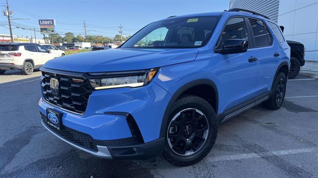 Certified 2025 Honda Pilot TrailSport