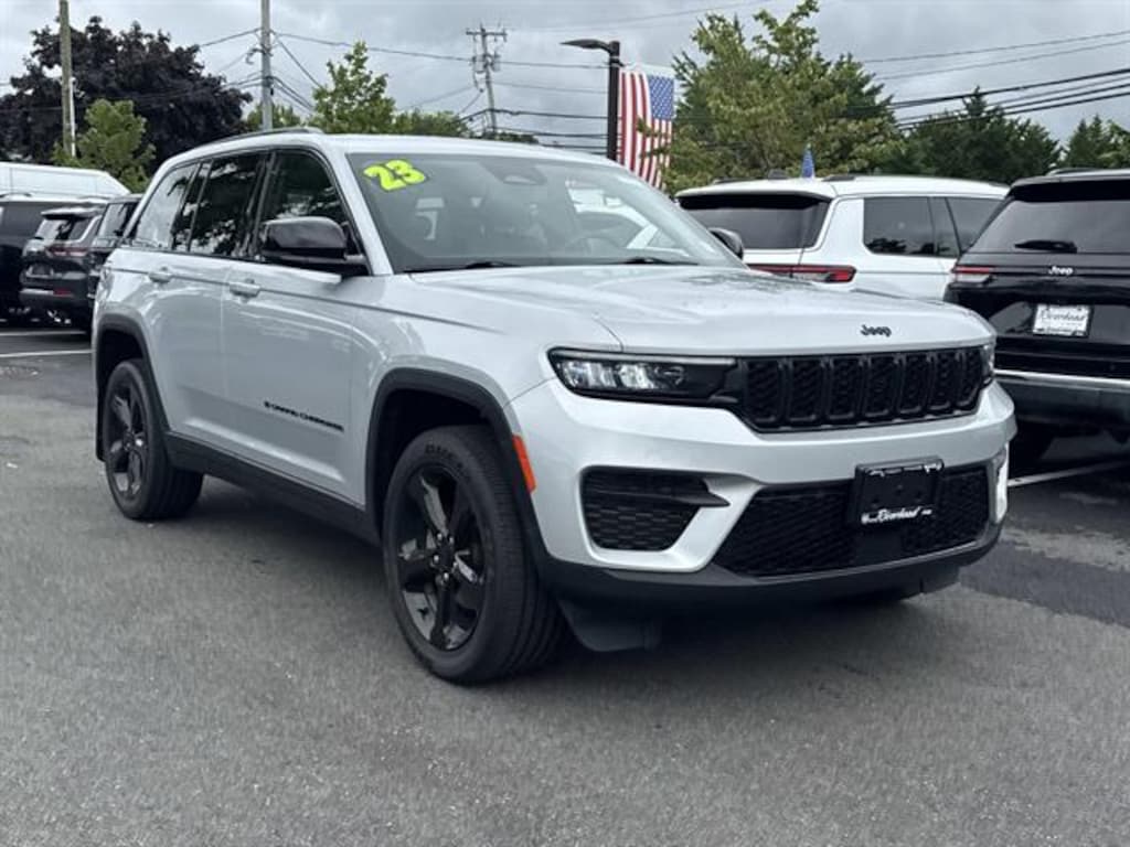 Used 2023 Jeep Grand Cherokee Altitude