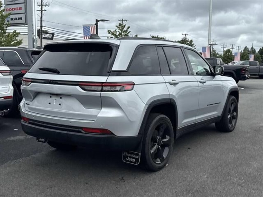 Used 2023 Jeep Grand Cherokee Altitude