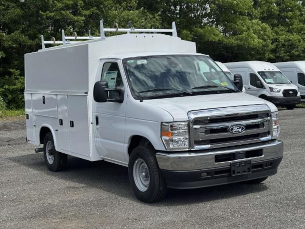New 2026 Ford E-Series Cutaway E-350 SRW 138 WB Truck