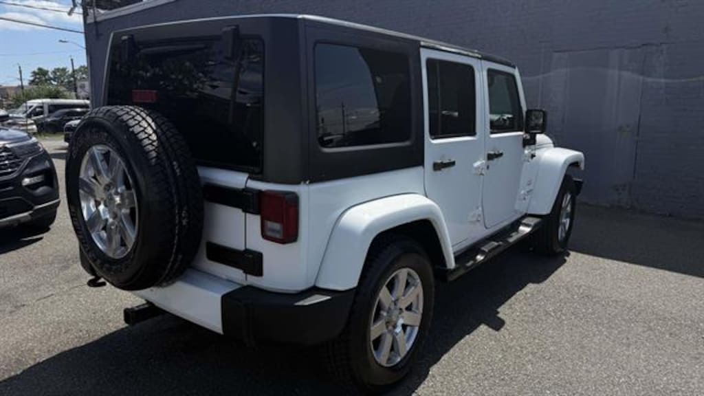 Used 2016 Jeep Wrangler Unlimited Sahara