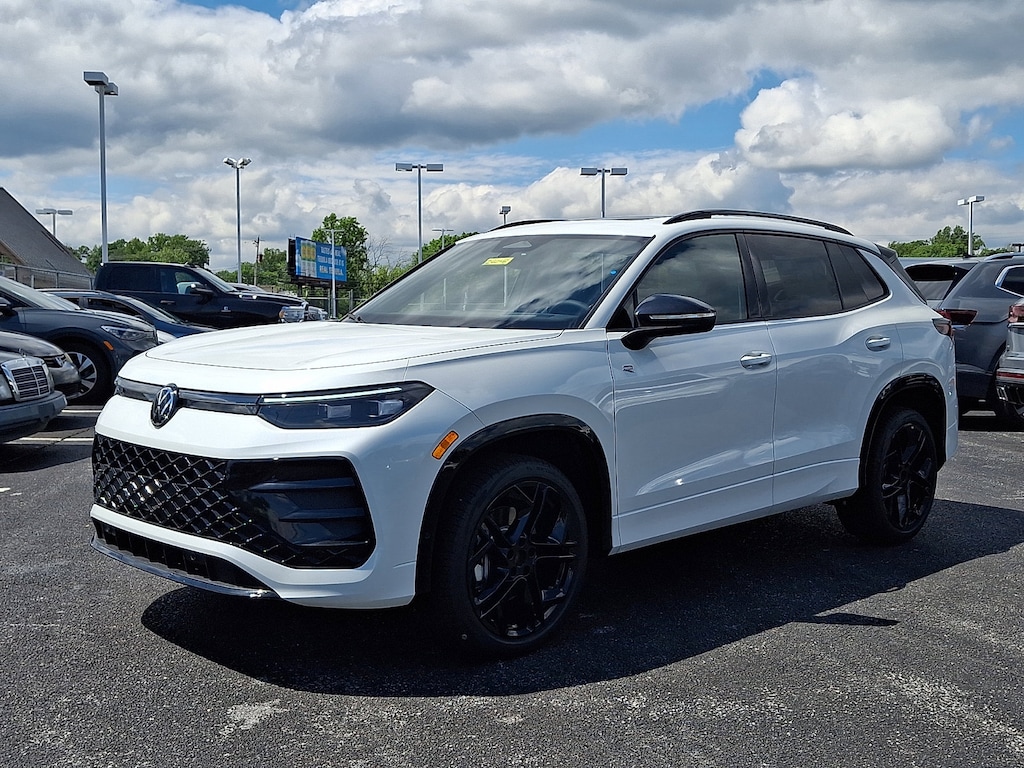 New 2026 Volkswagen Tiguan SE R-Line Black SUV