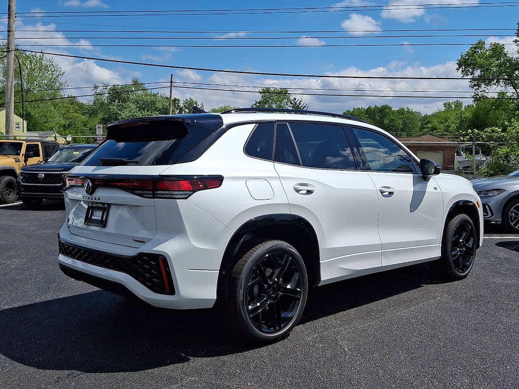 New 2026 Volkswagen Tiguan SE R-Line Black SUV