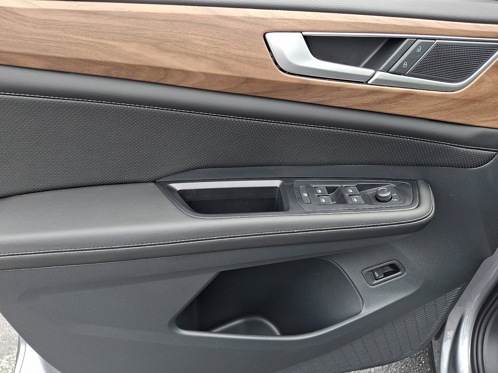 2026 Volkswagen Atlas SE w/Tech - Photo 9