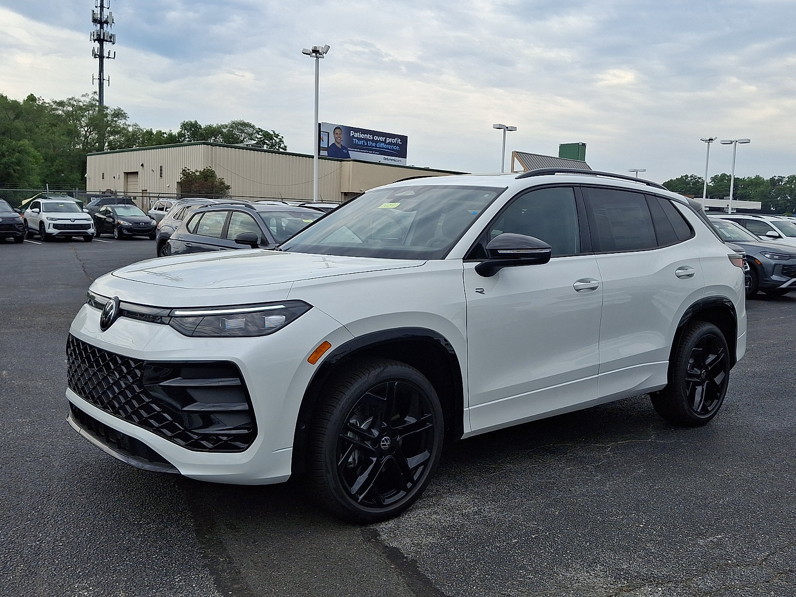New 2026 Volkswagen Tiguan SE R-Line Black SUV