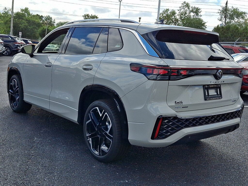 New 2026 Volkswagen Tiguan SEL R-Line Turbo SUV