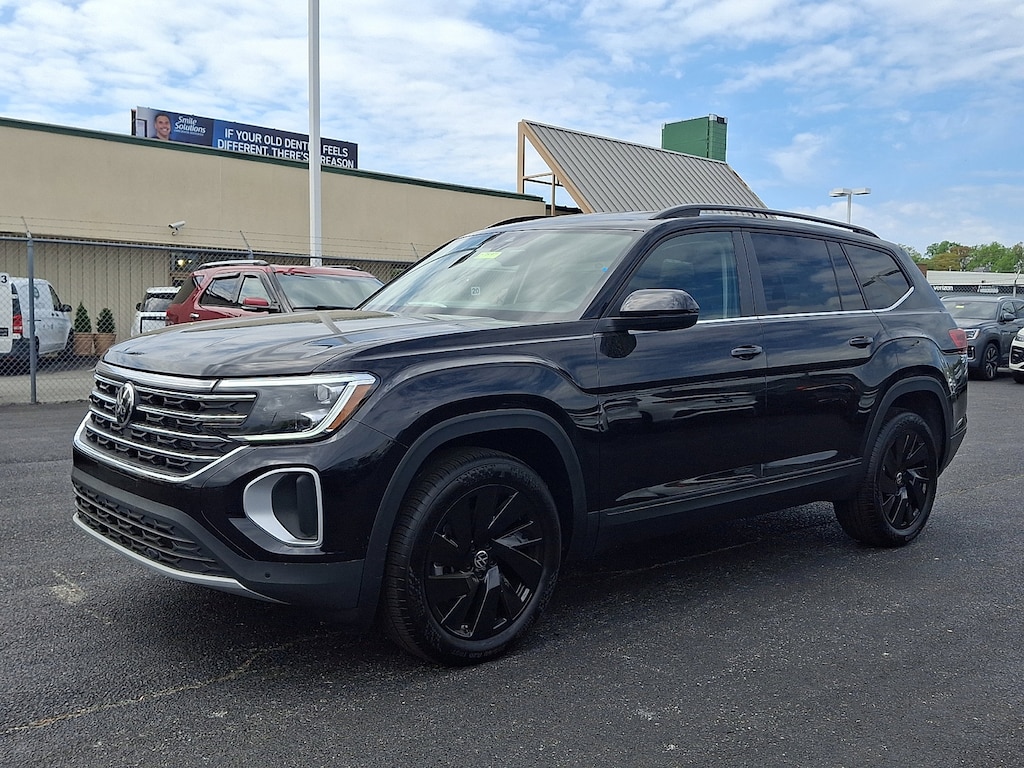 New 2026 Volkswagen Atlas SE w/Technology SUV
