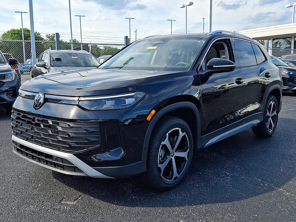 New 2026 Volkswagen Tiguan SE SUV