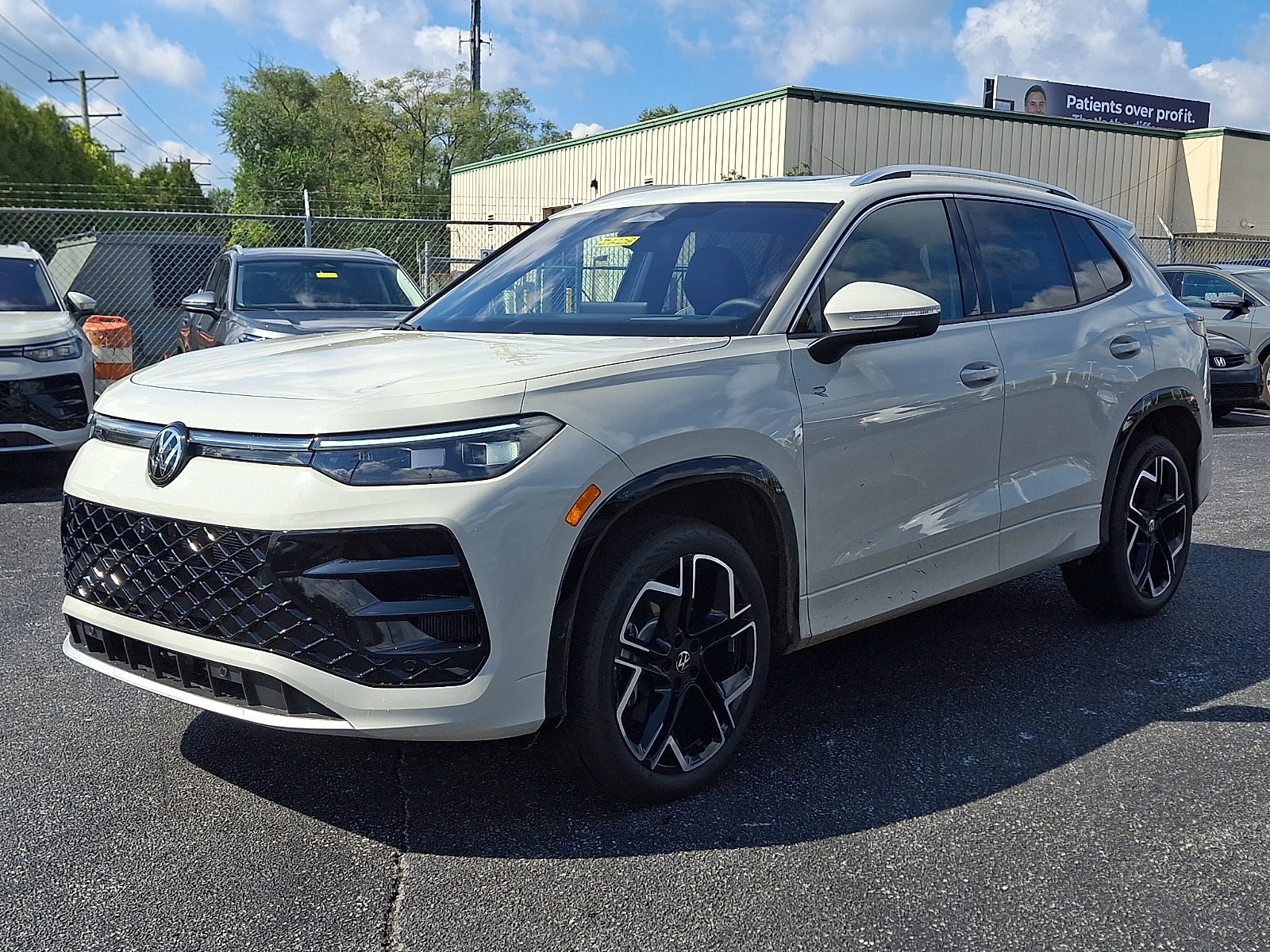New 2026 Volkswagen Tiguan SEL R-Line Turbo SUV
