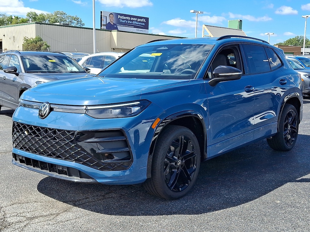 New 2026 Volkswagen Tiguan SE R-Line Black SUV