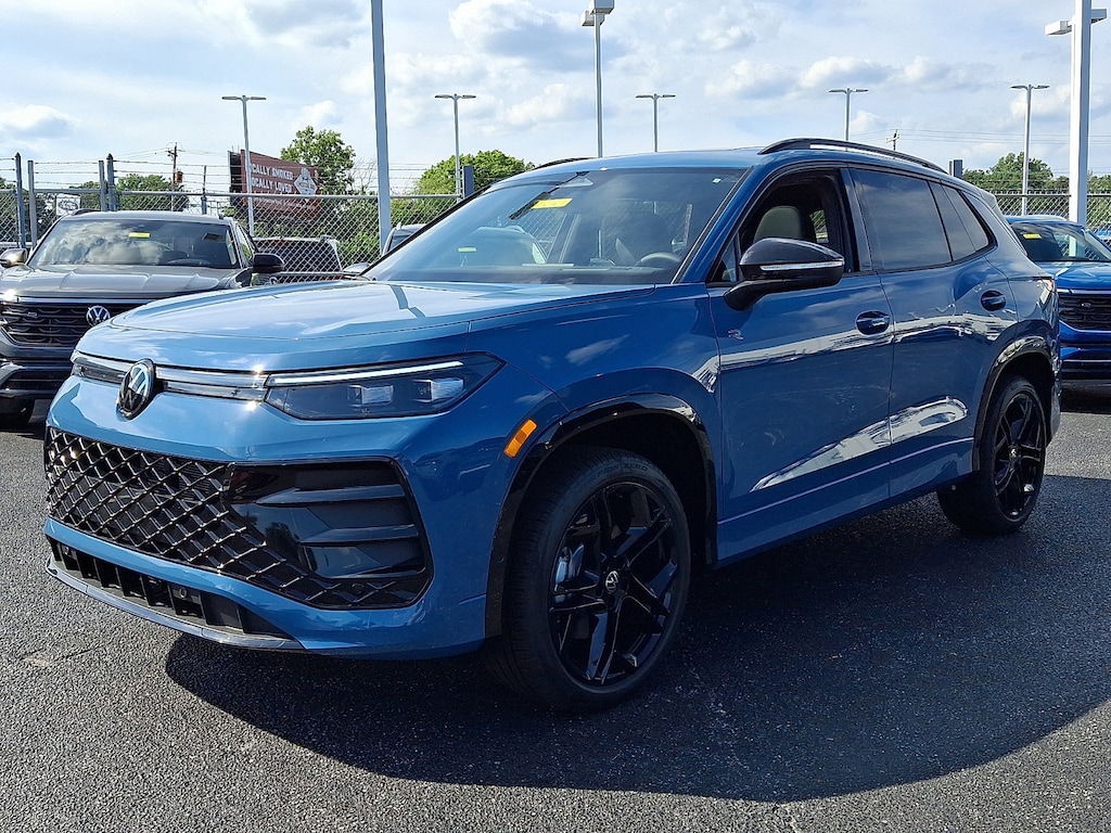 New 2026 Volkswagen Tiguan SE R-Line Black SUV