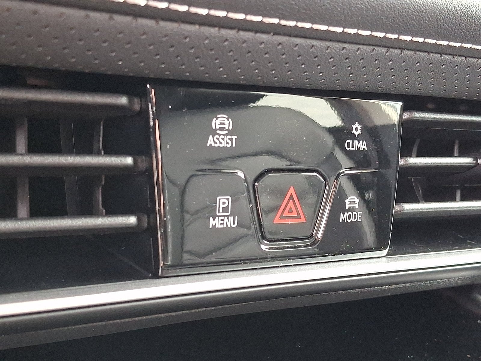 2026 Volkswagen Atlas SE w/Tech - Photo 15