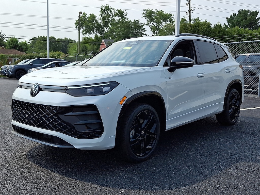 New 2026 Volkswagen Tiguan SE R-Line Black SUV