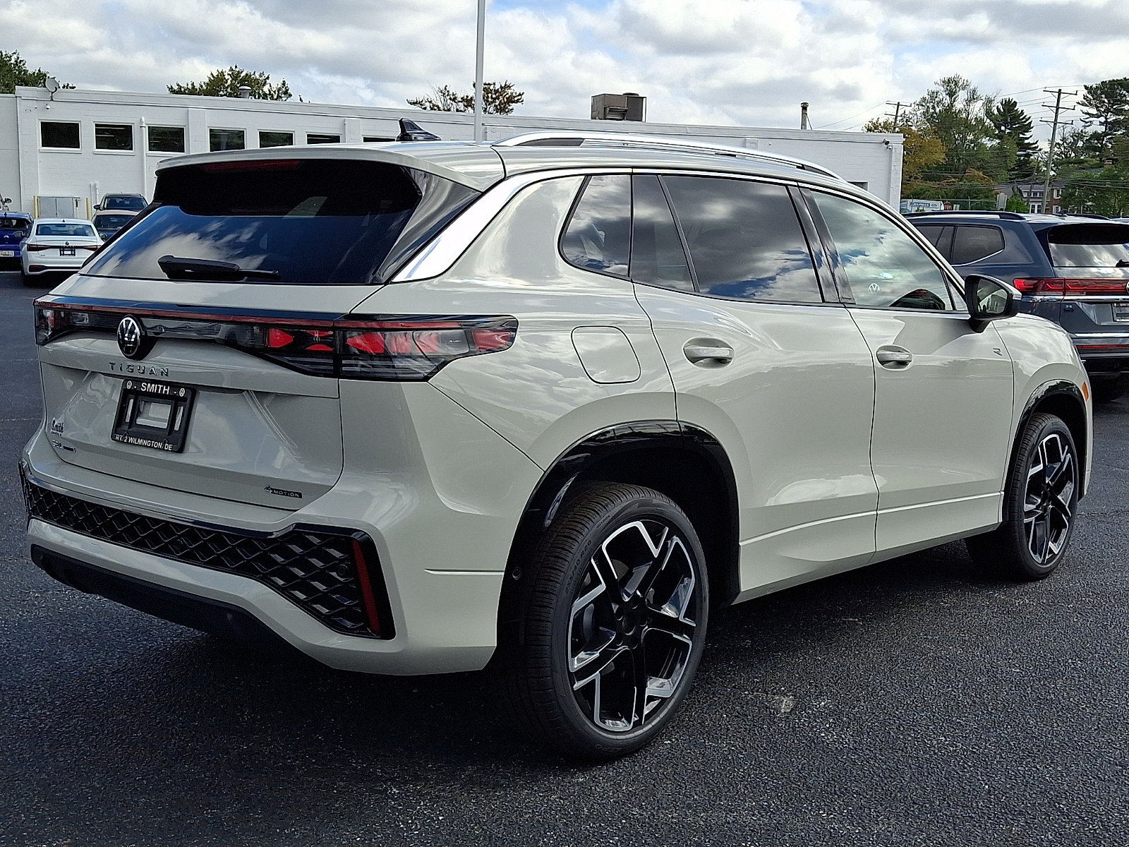 New 2026 Volkswagen Tiguan SEL R-Line Turbo SUV