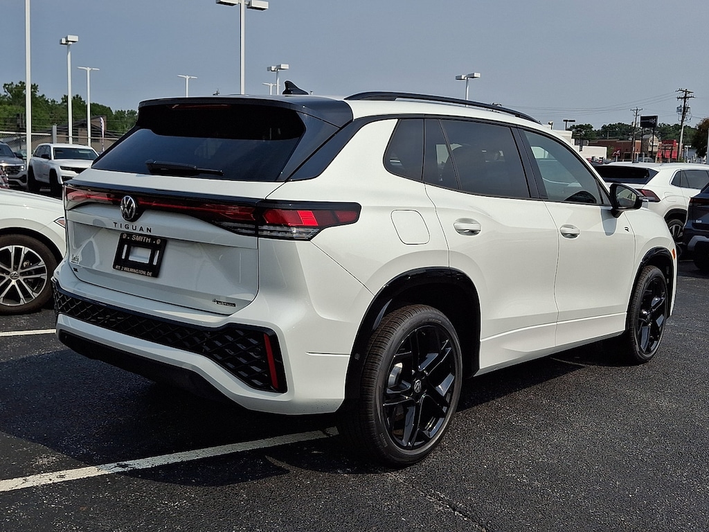 New 2026 Volkswagen Tiguan SE R-Line Black SUV