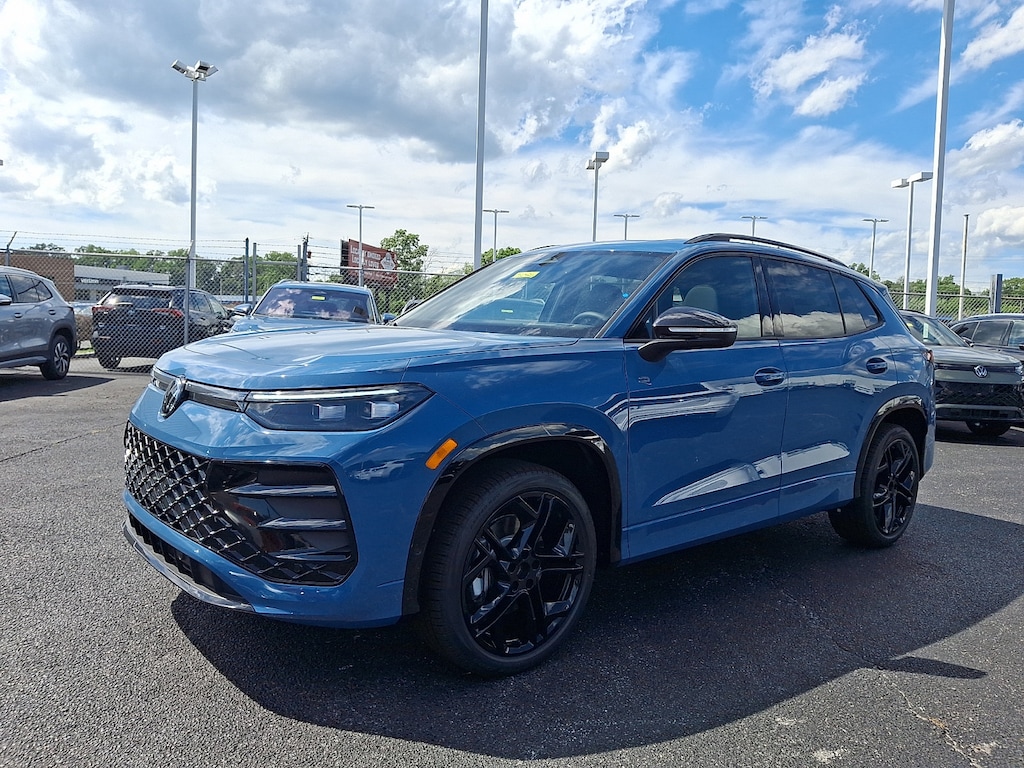 New 2026 Volkswagen Tiguan SE R-Line Black SUV