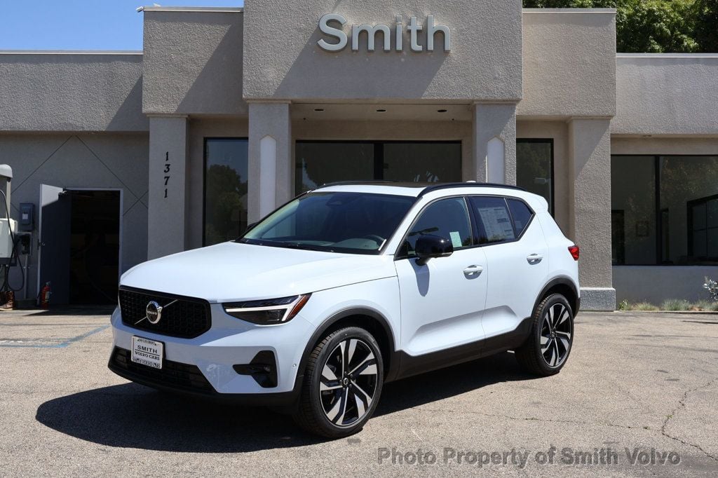 2026 Volvo XC40 B5 Plus AWD YV4L12UC2T2772886