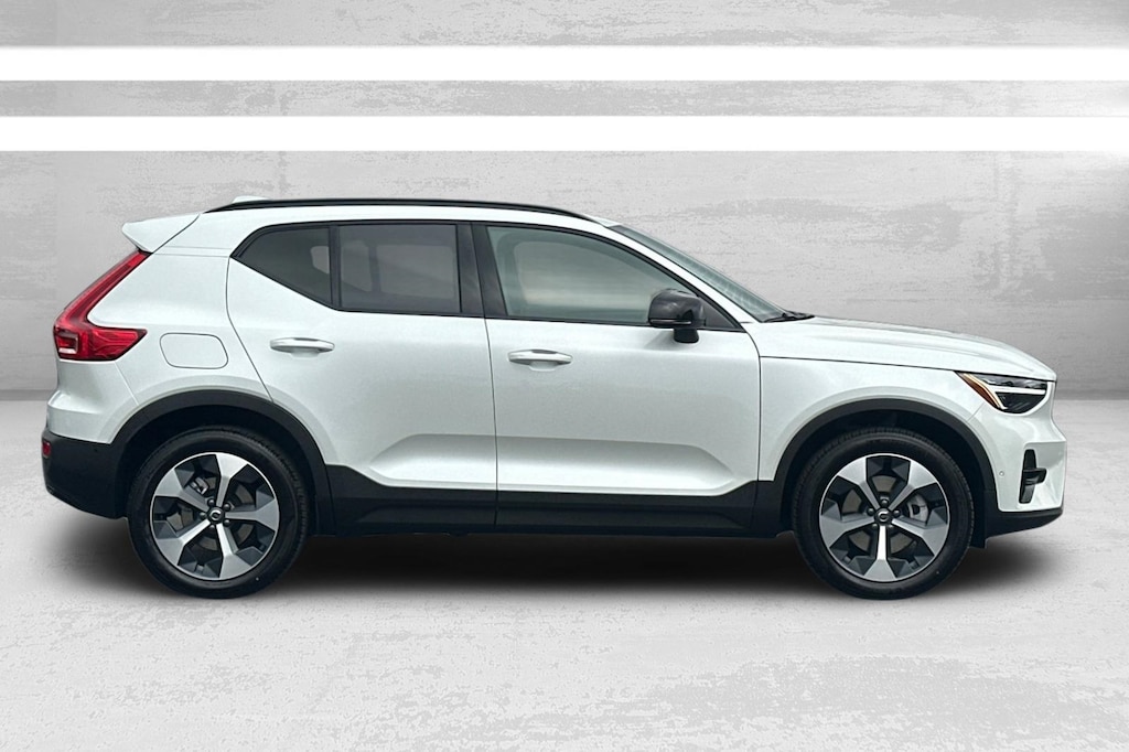 New 2026 Volvo XC40 B5 Plus SUV