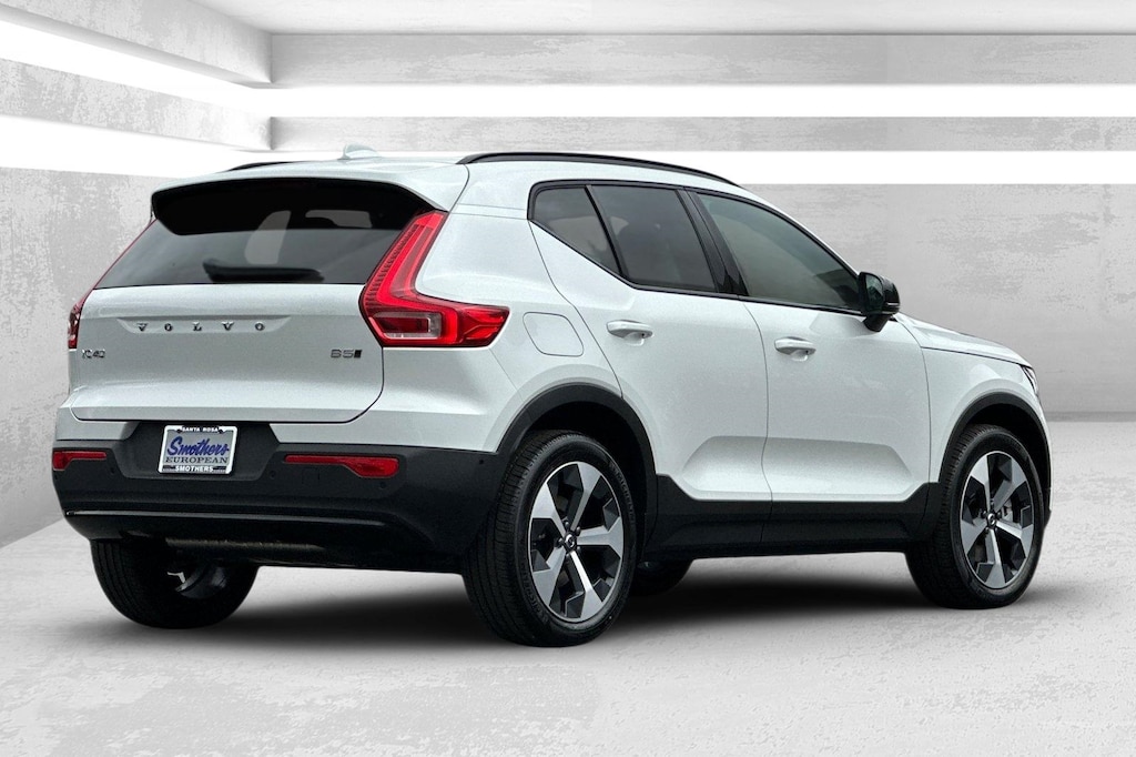 New 2026 Volvo XC40 B5 Plus SUV