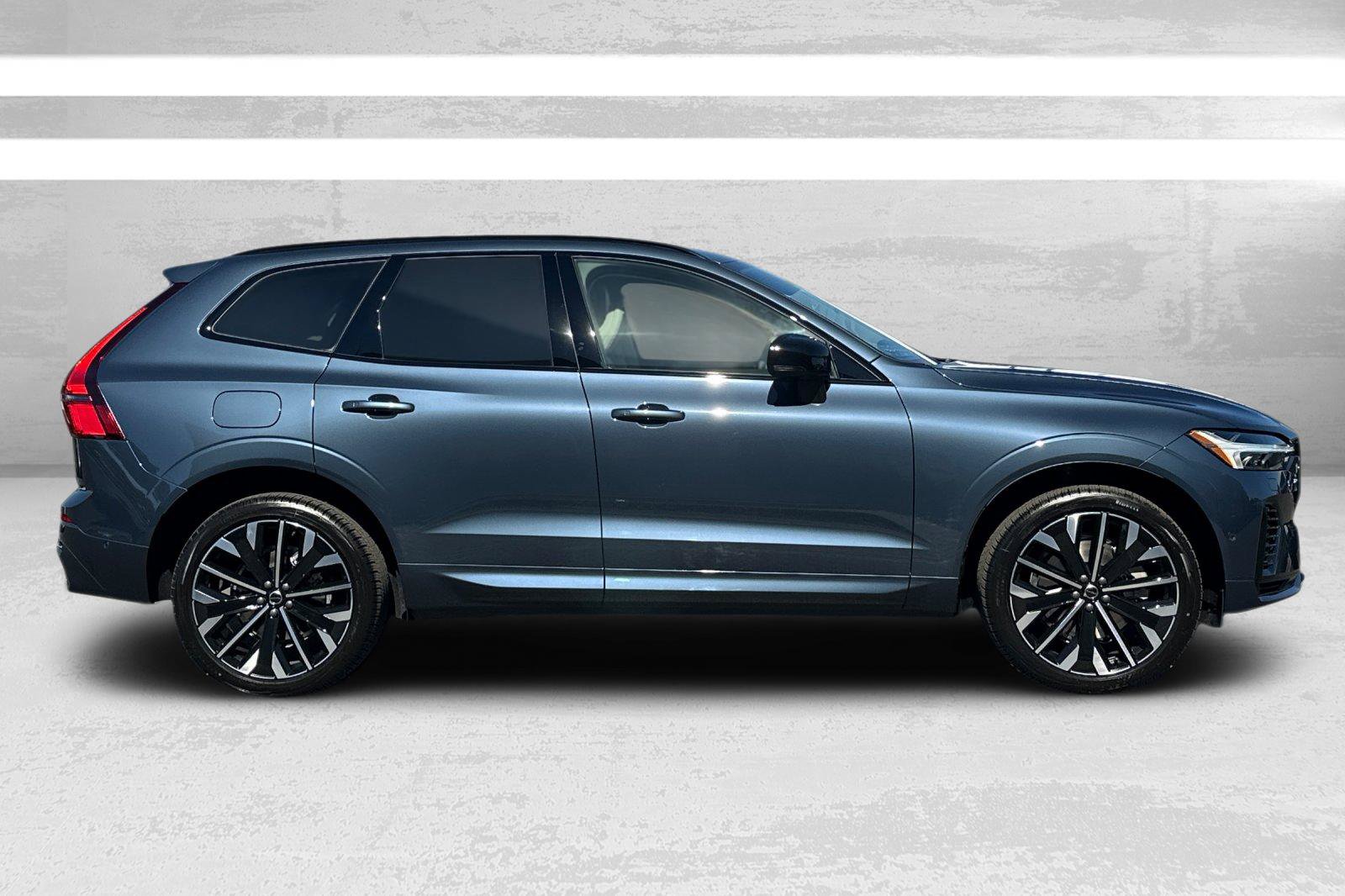 New 2027 Volvo XC60 plug-in hybrid T8 Ultra SUV