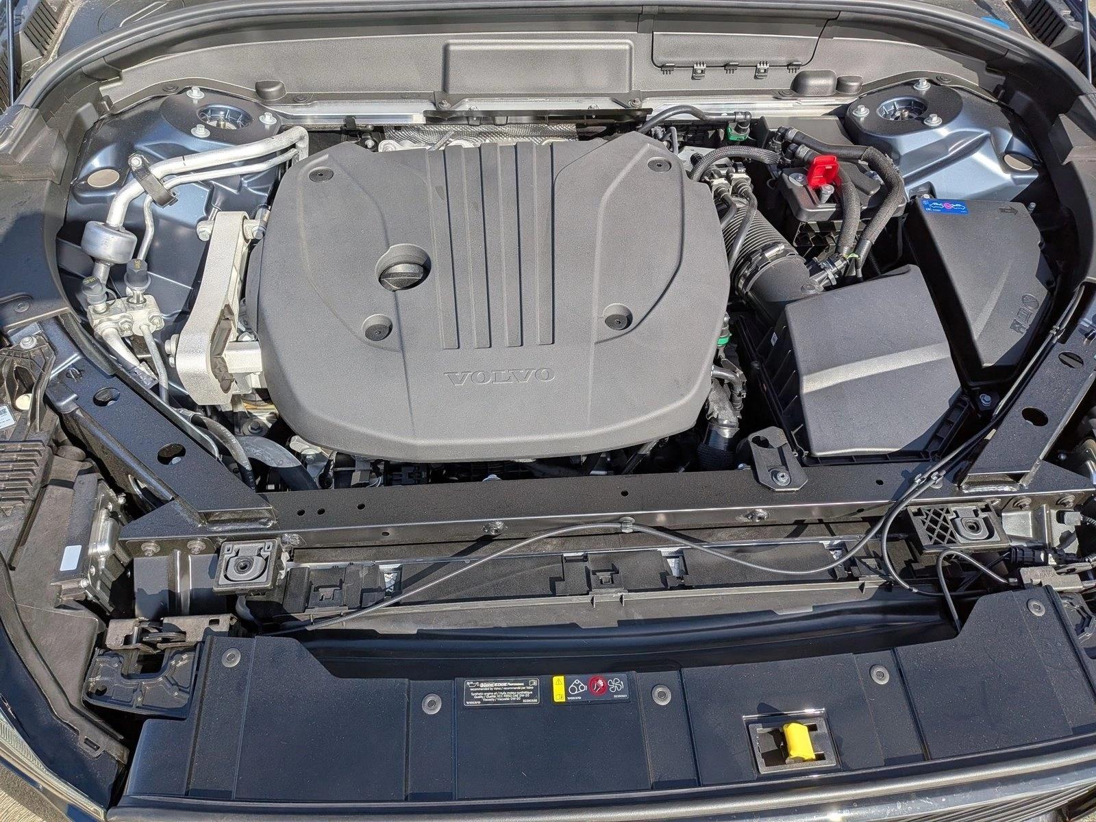 2026 Volvo XC60 Plus - Photo 24