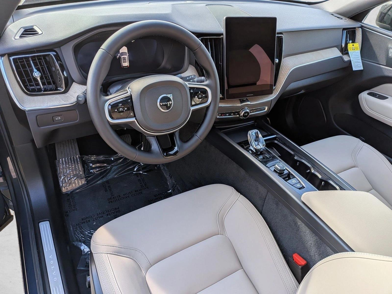 2026 Volvo XC60 Plus - Photo 10