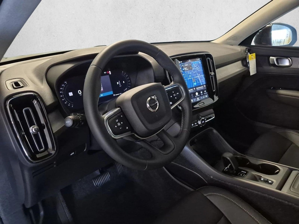 Used 2026 Volvo XC40 Core SUV