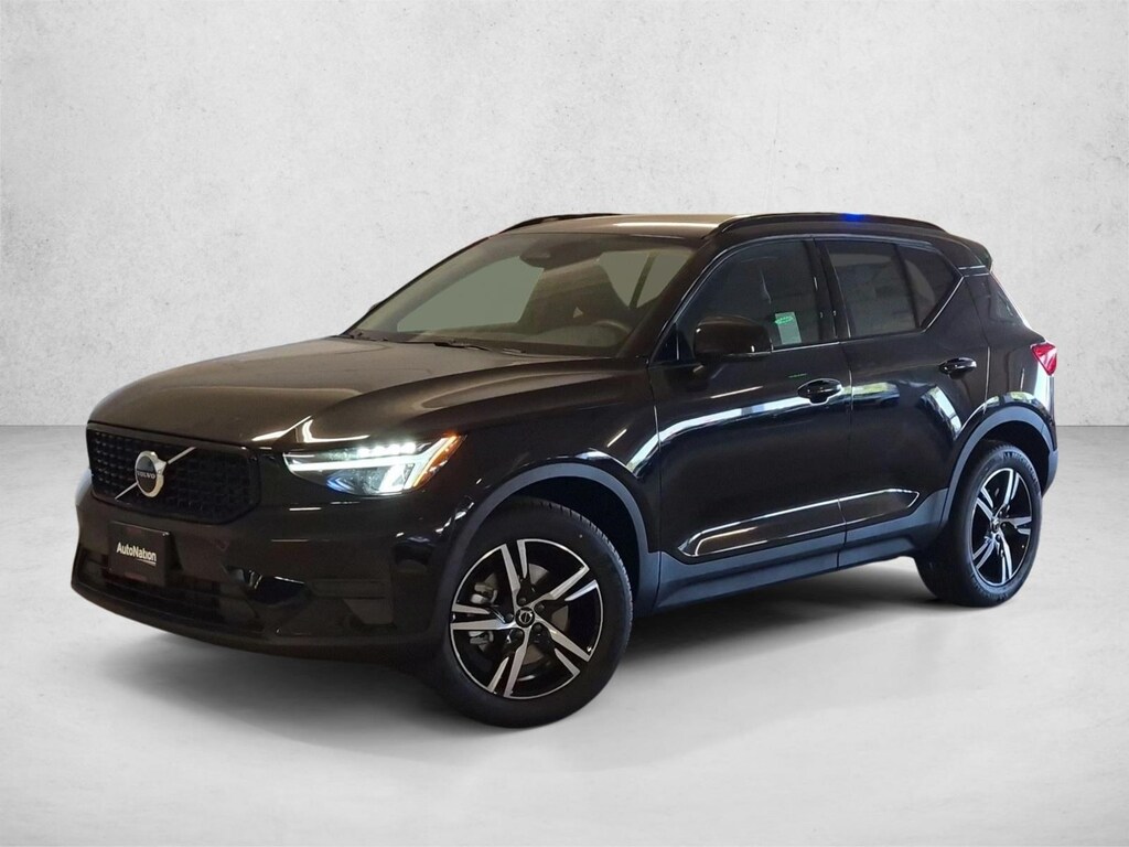 Used 2026 Volvo XC40 Core SUV