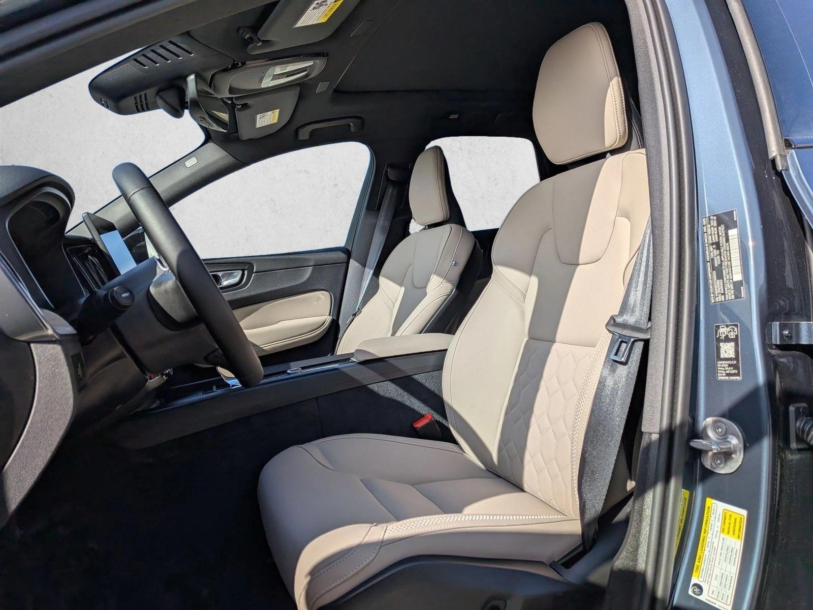 2026 Volvo XC60 Plus - Photo 18