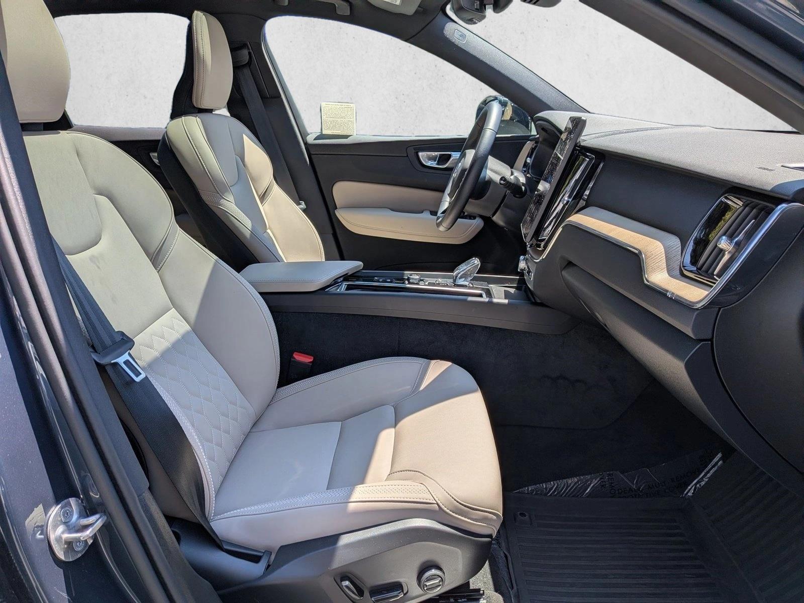 2026 Volvo XC60 Plus - Photo 22