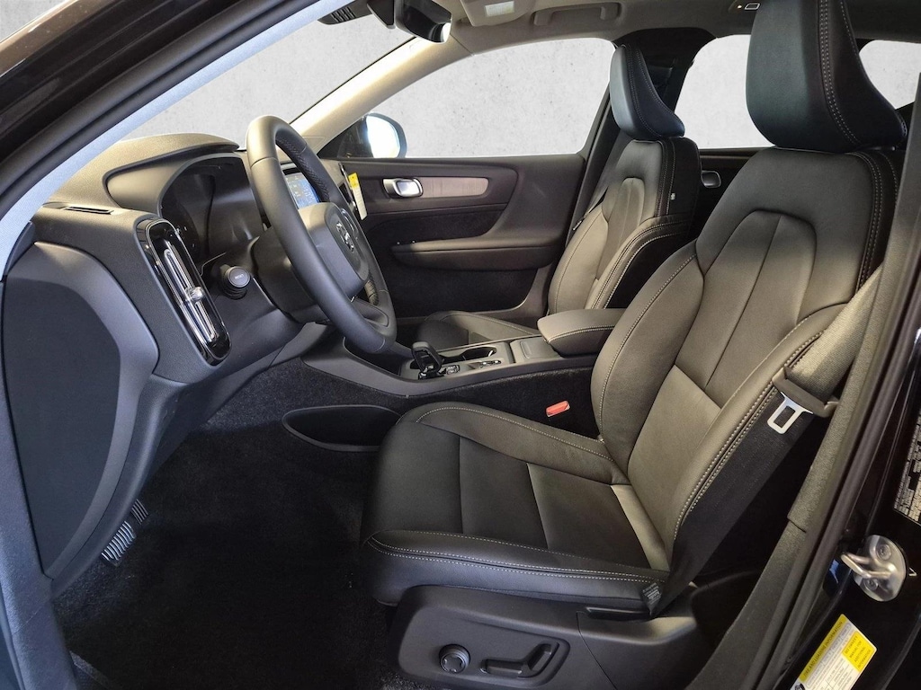 Used 2026 Volvo XC40 Core SUV
