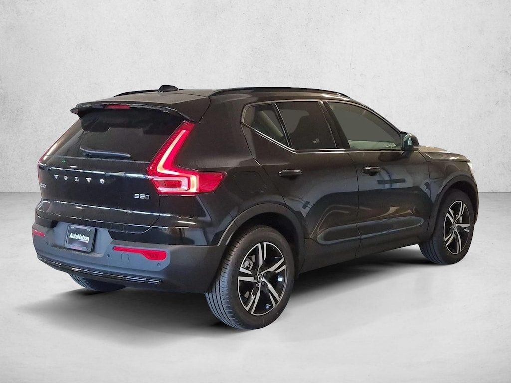 Used 2026 Volvo XC40 Core SUV