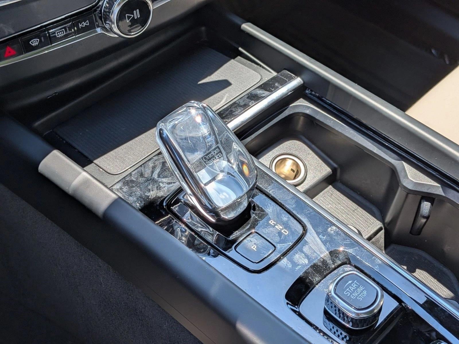2026 Volvo XC60 Plus - Photo 12