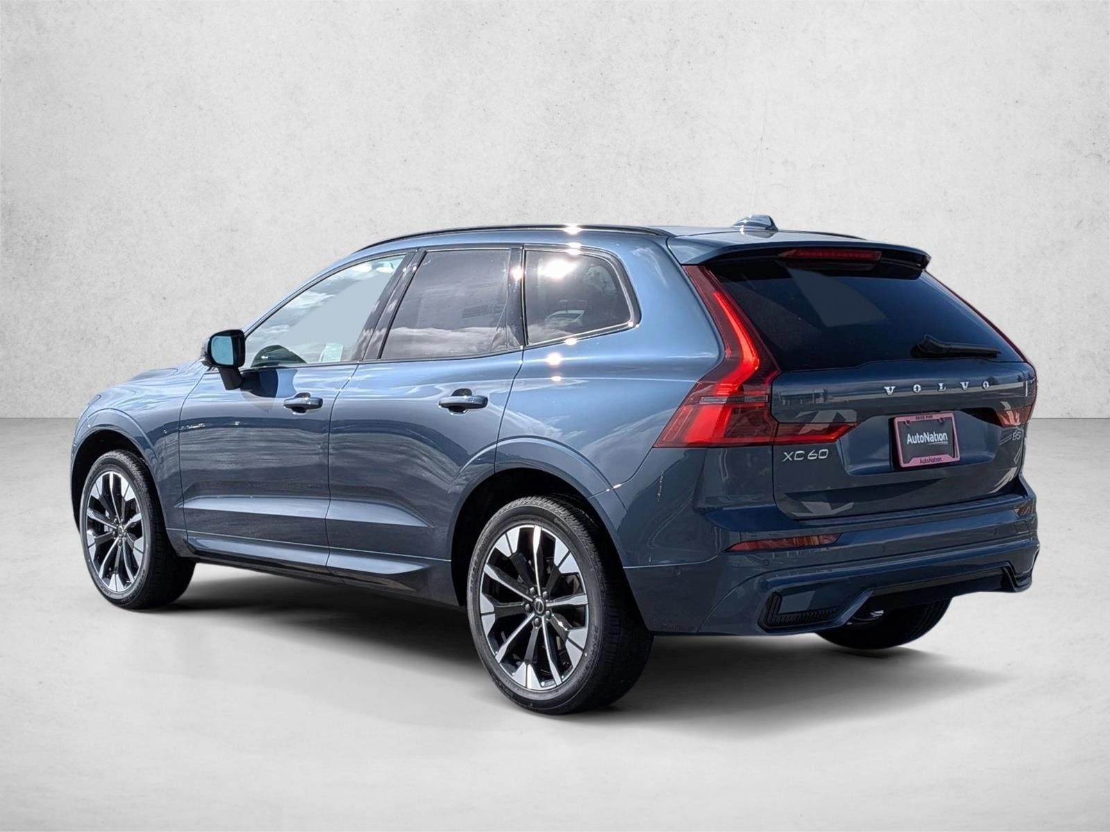 2026 Volvo XC60 Plus - Photo 8