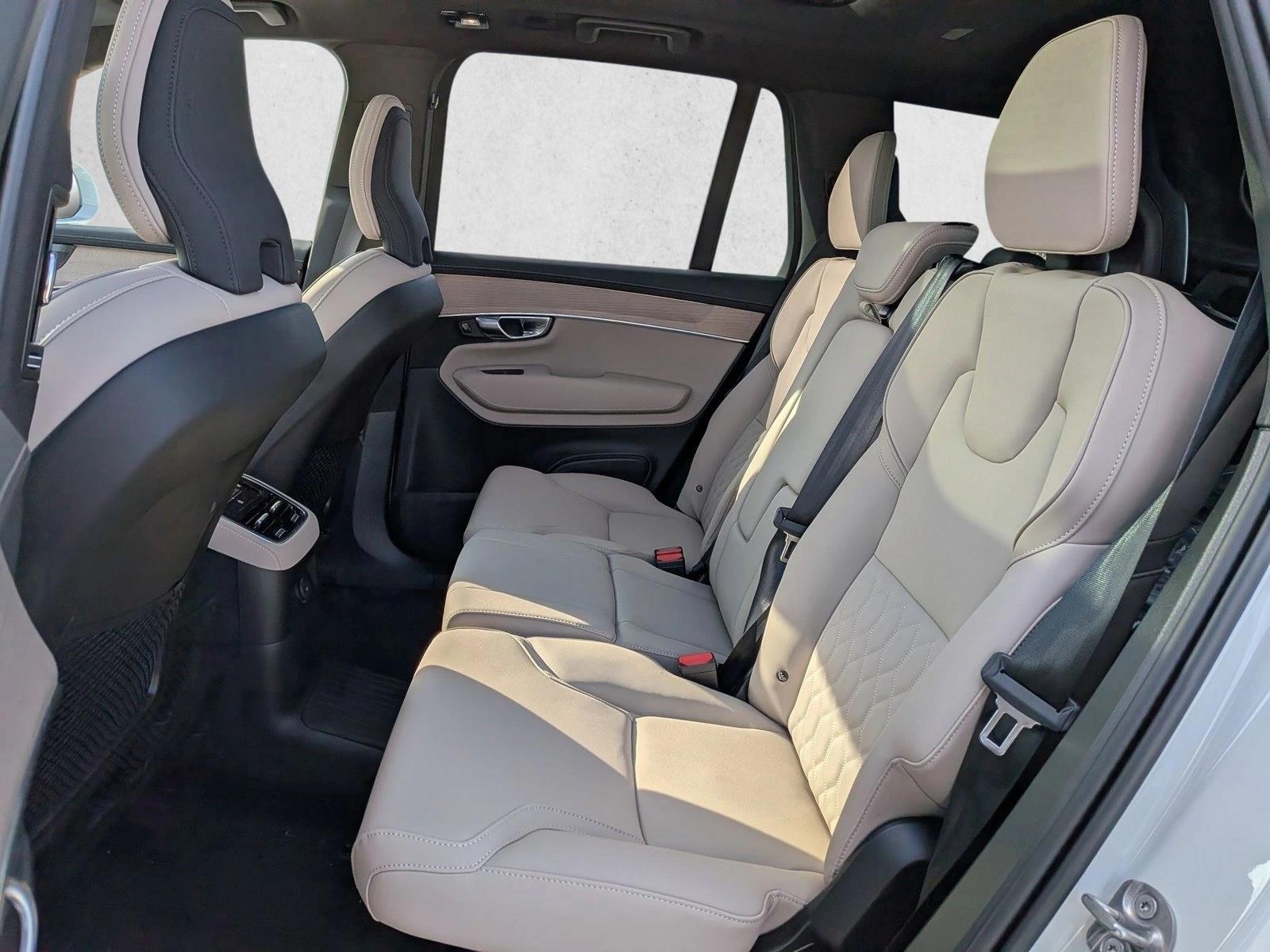 2026 Volvo XC90 Plus - Photo 17