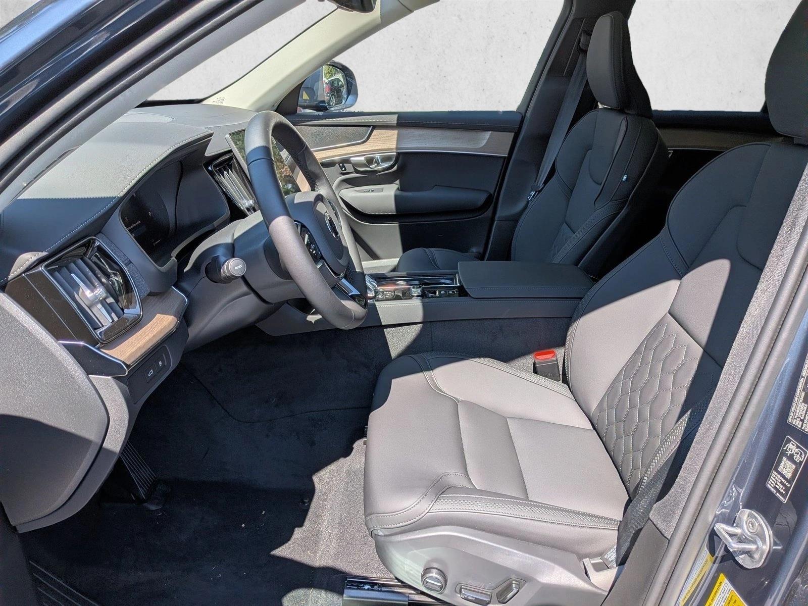 New 2026 Volvo XC90 plug-in hybrid Core SUV