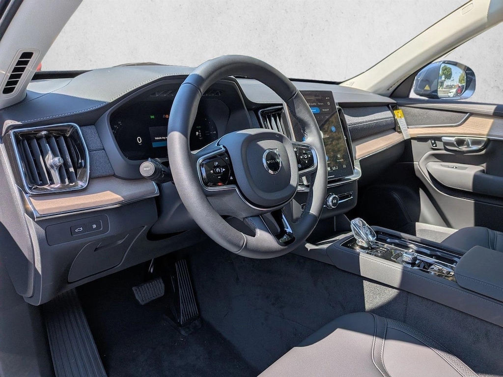 New 2026 Volvo XC90 plug-in hybrid Core SUV
