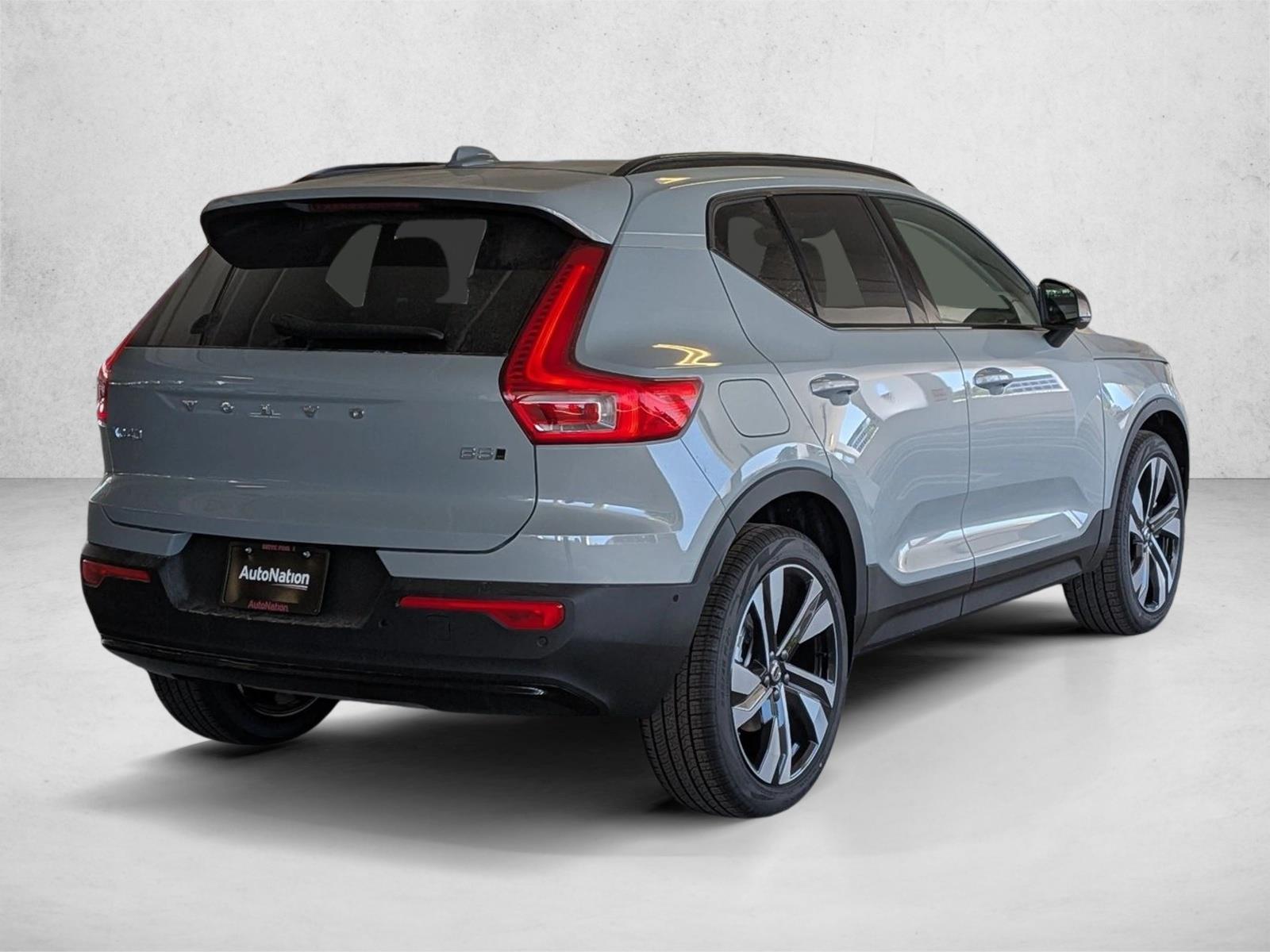 New 2026 Volvo XC40 Ultra SUV