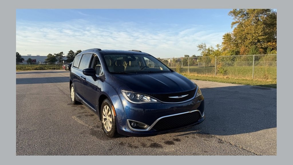 2017 Chrysler Pacifica Touring-L