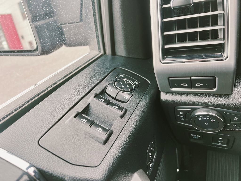 2020 Ford F-150 Platinum - Photo 25