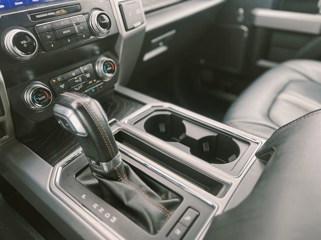 2020 Ford F-150 Platinum - Photo 16