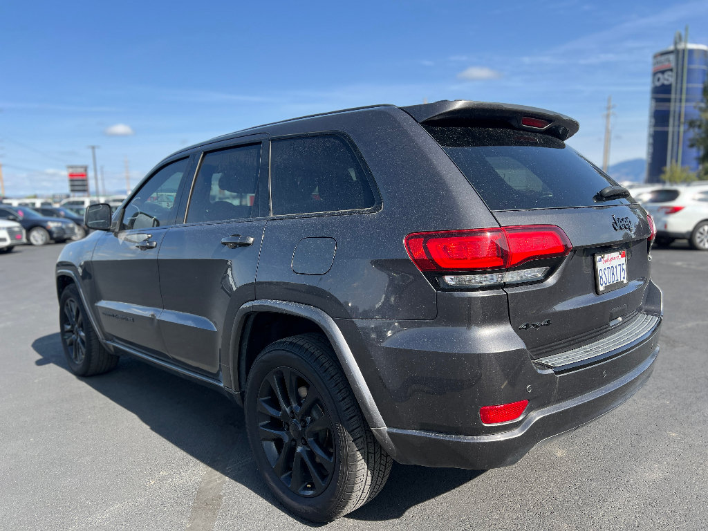 Used 2018 Jeep Grand Cherokee Laredo 4x4 SUV