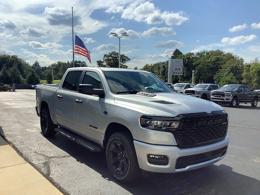 New 2027 Ram 1500 EXPRESS CREW CAB 4X4 5'7 BOX Pickup