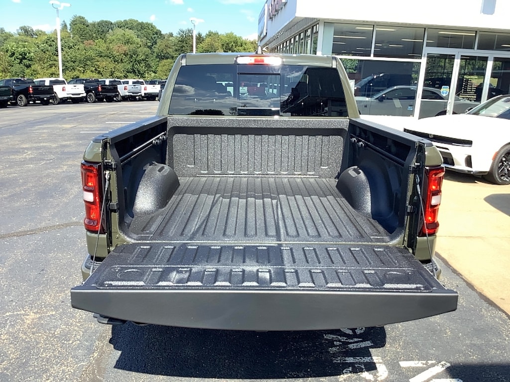 New 2027 Ram 1500 BIG HORN CREW CAB 4X4 5'7 BOX Pickup