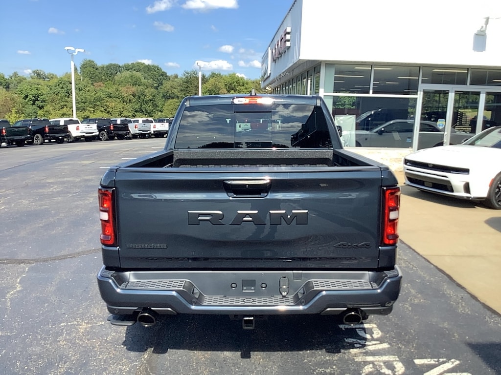 New 2027 Ram 1500 BIG HORN CREW CAB 4X4 5'7 BOX Pickup
