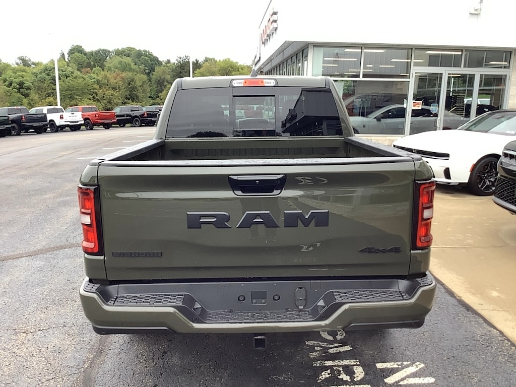 New 2027 Ram 1500 BIG HORN CREW CAB 4X4 5'7 BOX Pickup