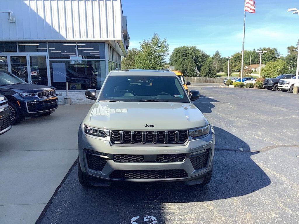 New 2027 Jeep Grand Cherokee LIMITED 4X4 Sport Utility